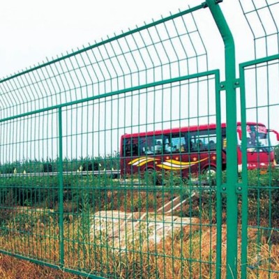 双边丝护栏网厂家高速公路防护网户外安全养殖隔离铁丝批发围栏网